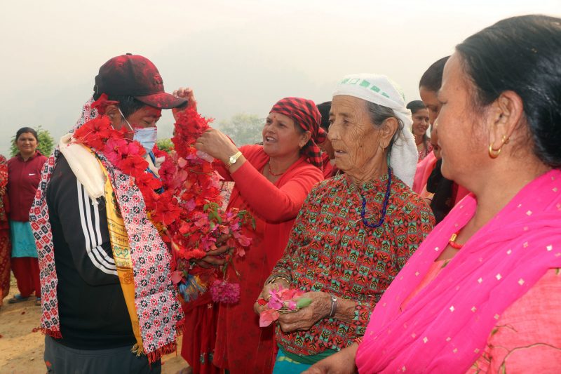 पहिलो पटक बस आउँदा अविर जात्रा