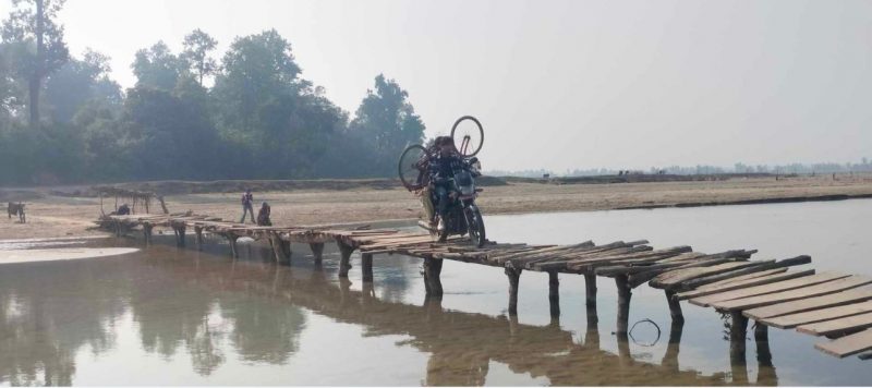 नदी तर्न काठे पुलकै भर, शुल्क तिर्नुपर्ने बाध्यता